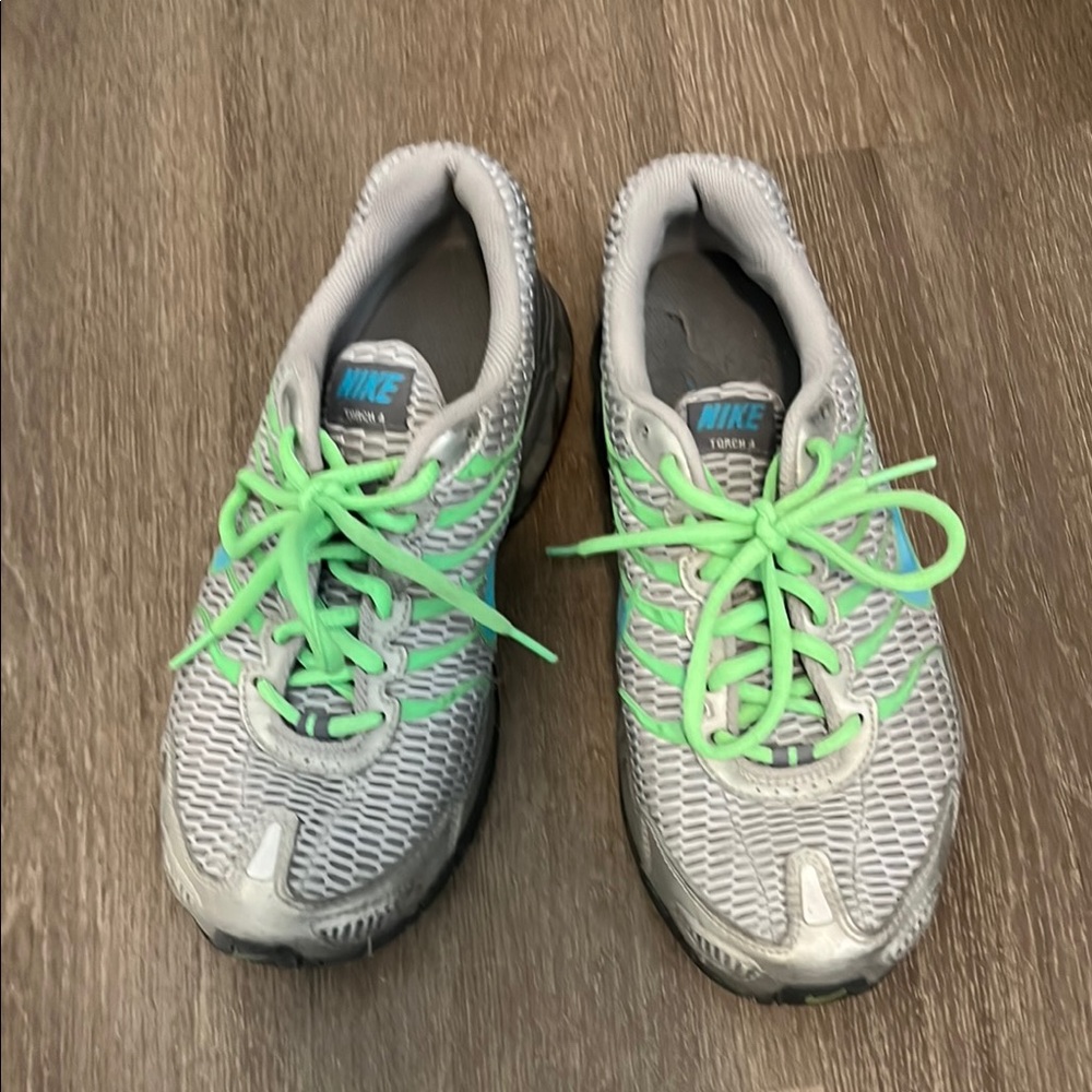 Nike Air Torch 4 Women’s Gray and Green Running Shoes